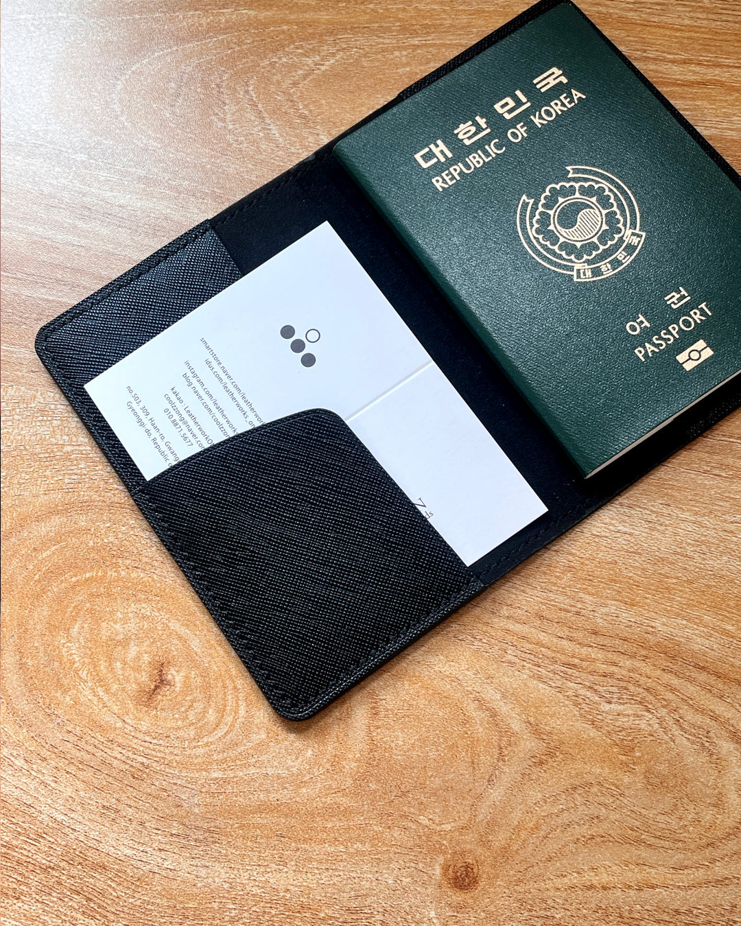 Passport Wallet : Anywhere