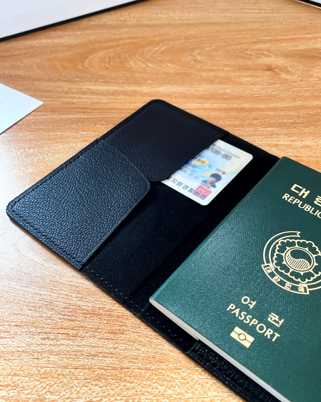 Passport Wallet : Anywhere