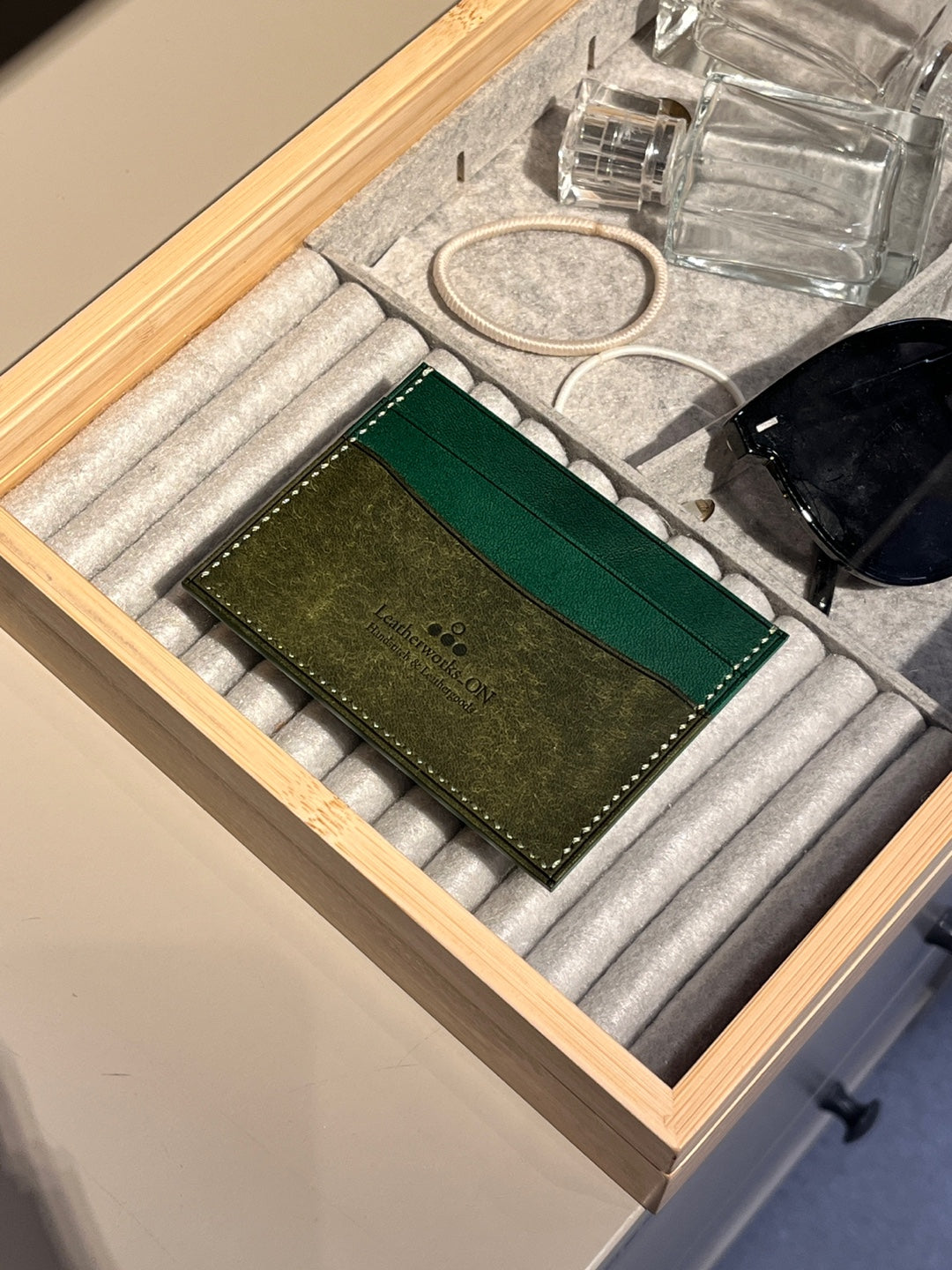 Hanmdmade card holder sufficient